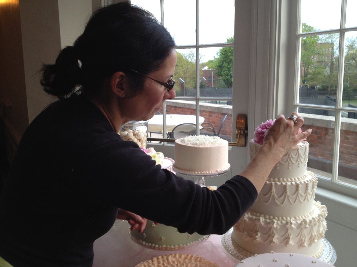 #TBT wedding cake table prepping!

#weddingcake #details #desserttable #foodstyling #cakes #vintageplates #smallbusiness #sweetnessmatters