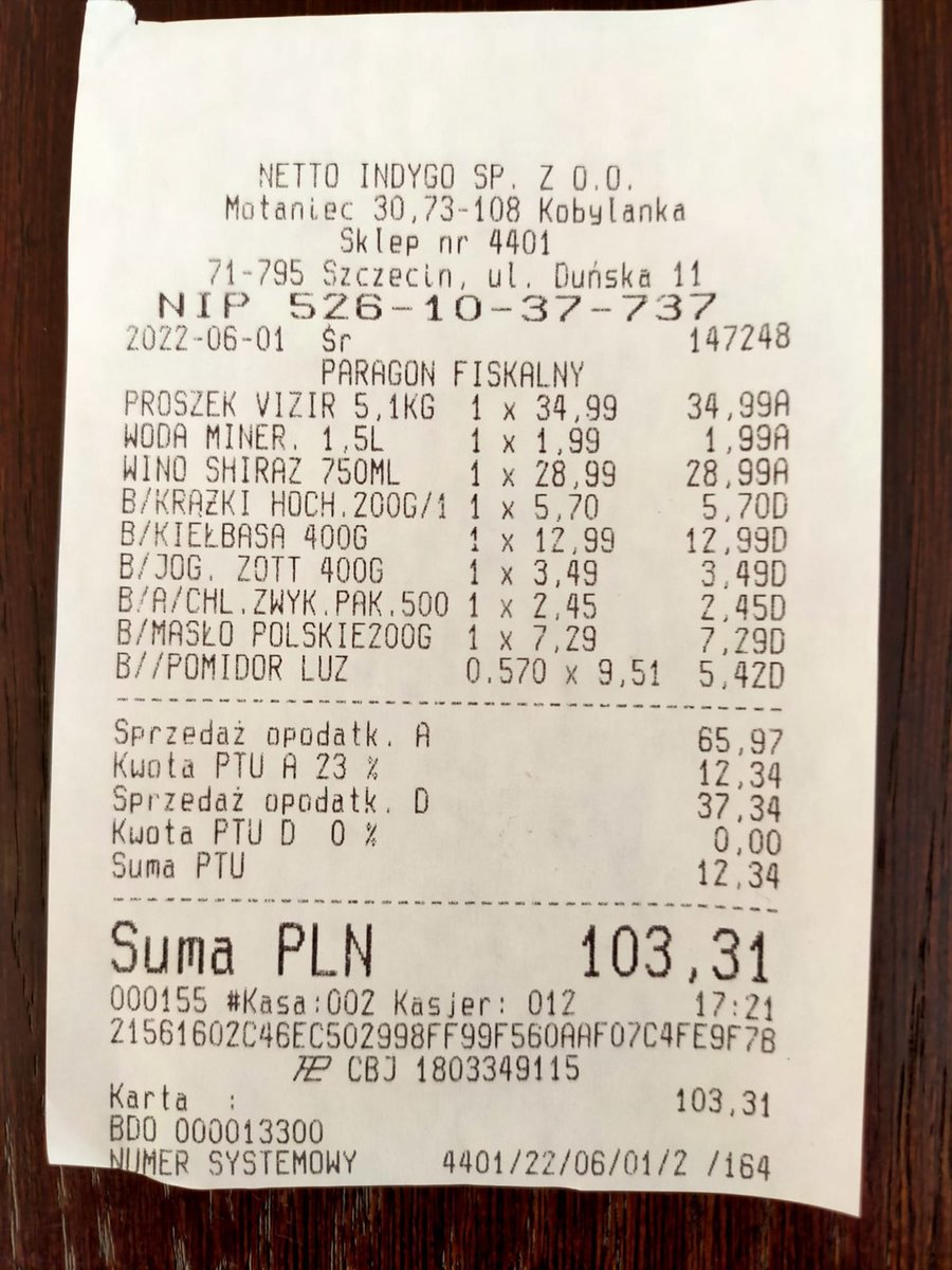 szymon_holownia's tweet photo. Zrobiliśmy te same zakupy w sklepie tej samej sieci w Niemczech i w Polsce. Wydaliśmy tyle samo. Miały być niemieckie płace i polskie ceny, po siedmiu latach PiS mamy polskie płace, niemieckie ceny i sugestię zbierania chrustu w lesie. #ParagonyGrozy https://t.co/d3NEAaYNnp