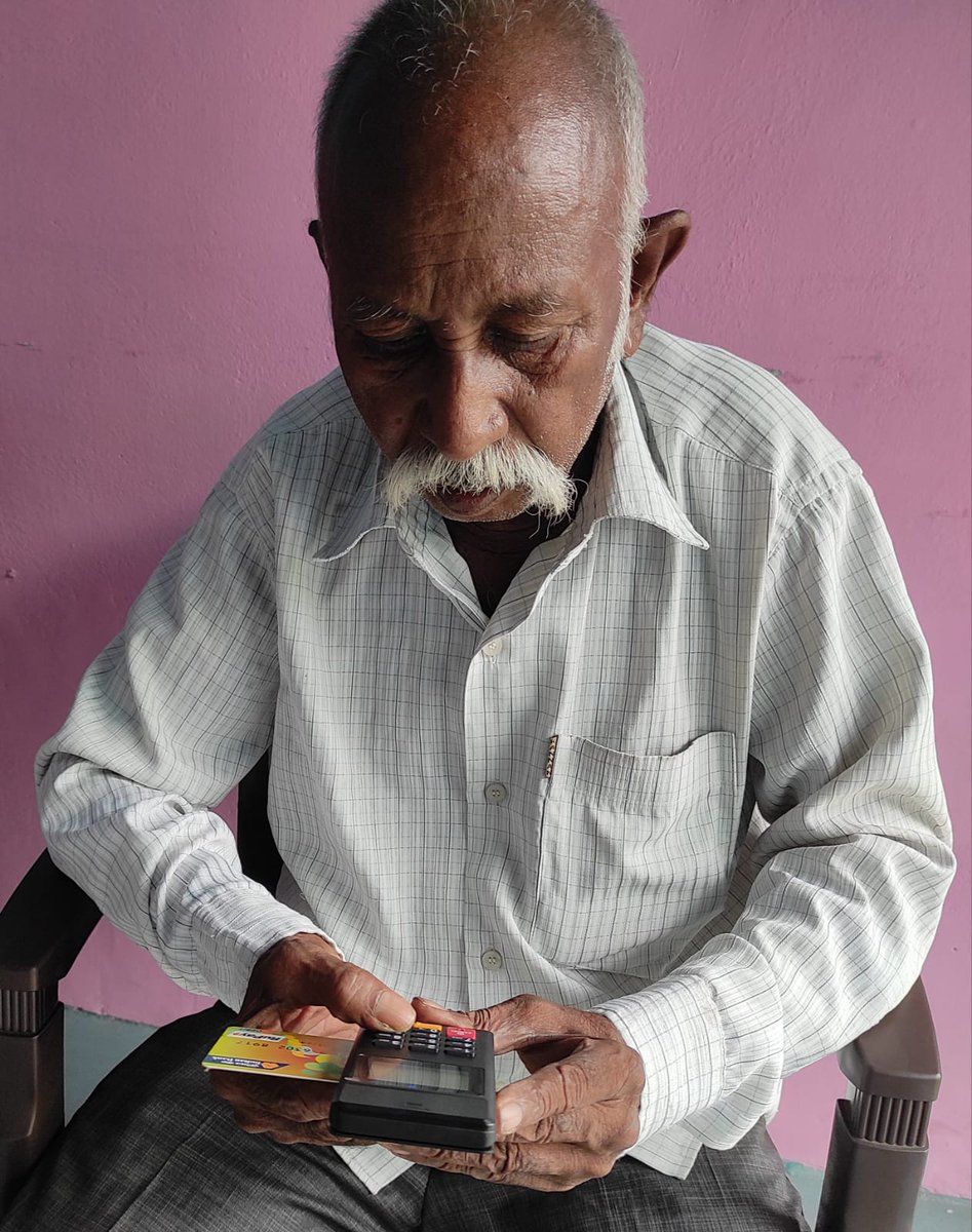 CSCMinjur's tweet photo. Helped a 74 years old senior citizen to withdraw his pension amount through DigiPay MATM.

#DigiPay #MATM #CSC https://t.co/EgRtXlCQ02
