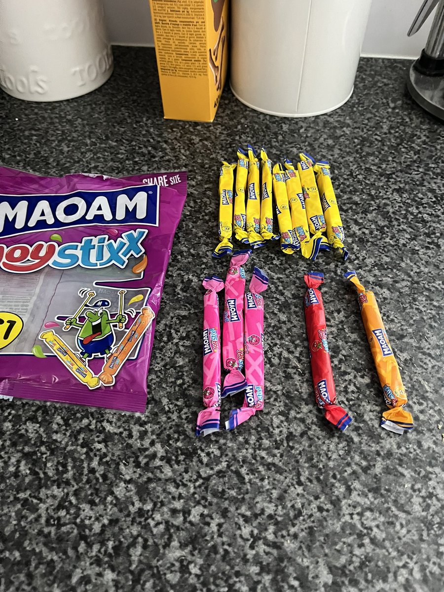 traciedawson's tweet photo. @OfficialMAOAM  how is this even fair 🤨🤨🙄 https://t.co/qlDgmkjn9A