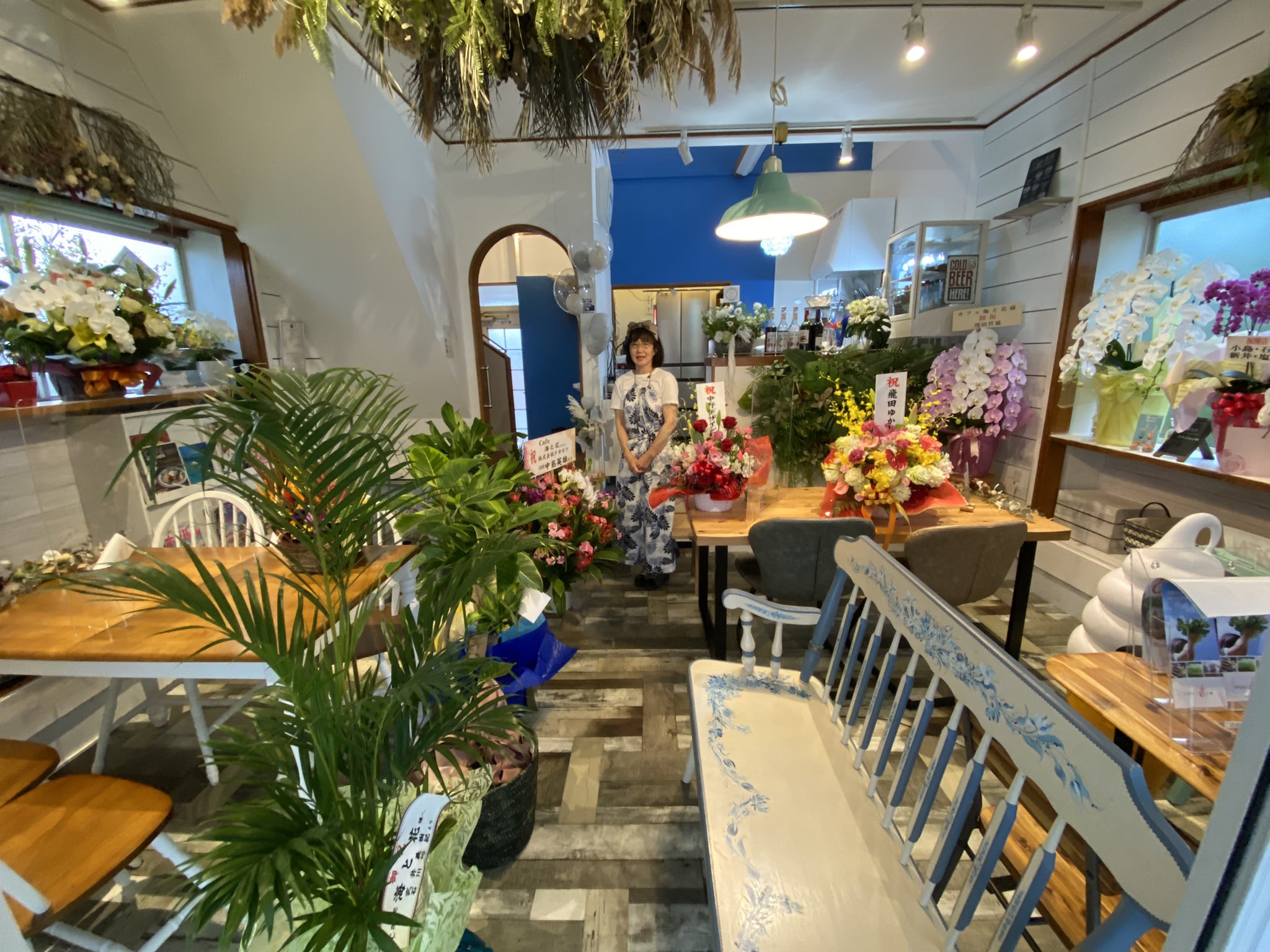 Cafe海と花 お陰様で カフェ海と花 本日開店致しました 小さなお店に置き切れない花 やら観葉植物を頂きました ありがとうございます Cafe海と花 筑西市 筑西市カフェ T Co Ta9nqb9hyy Twitter