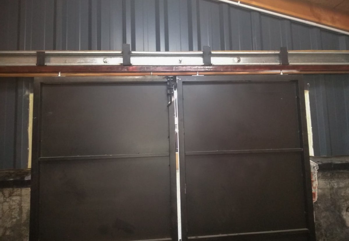 OLlancafilo's tweet photo. #MantenimientoEscolar #VillaLaAngostura #Escuela186 #CEF7
Esta semana finalizarán las obras de reparación del techo. El #MinisterioGobiernoEducación trabaja junto al intendente Fabio Stefani y equipo municipal en la instalación de paranieves y nuevas canaletas. https://t.co/alLSeip7P9