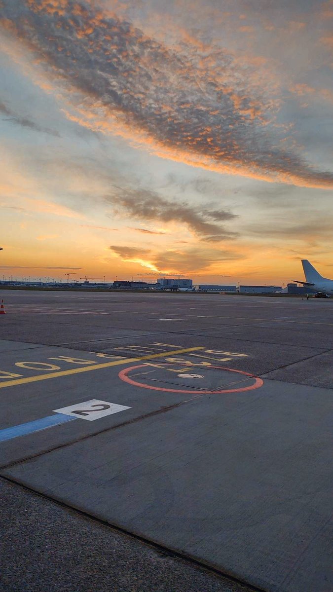 KAVERNA_DELDUCA's tweet photo. Last night and left home
.
.
.
#mechanicaircraft
#ShiftOff
#avgeeks https://t.co/iTsTsyBsg1