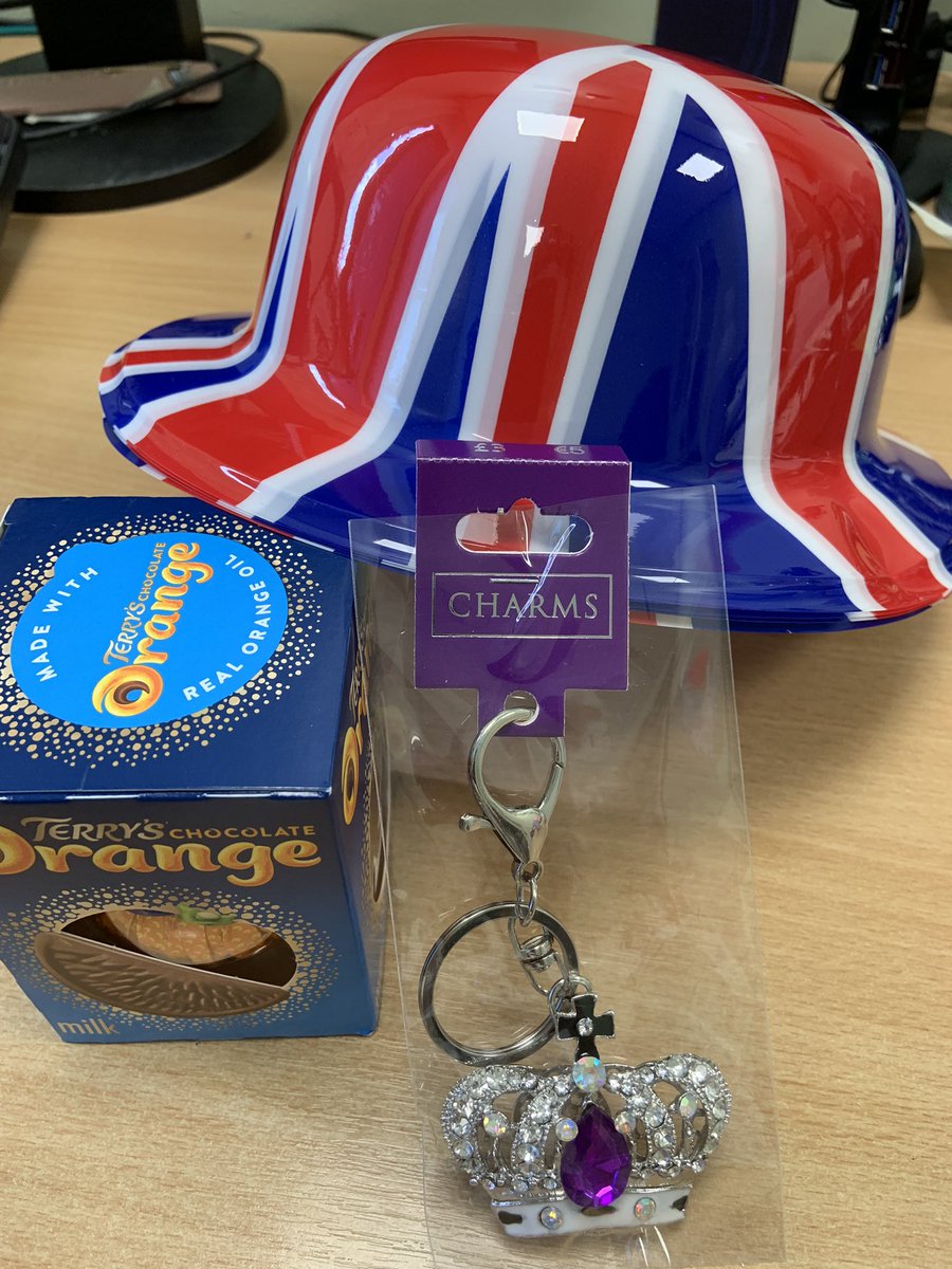 GinaWils2106's tweet photo. More Jubilee photos from Beech Ward. We will be wat hi g the flyby then a Jubilee quiz and a little gift for the patients. #PennineCareNHS
#nicbee13 https://t.co/qExb6j3osb