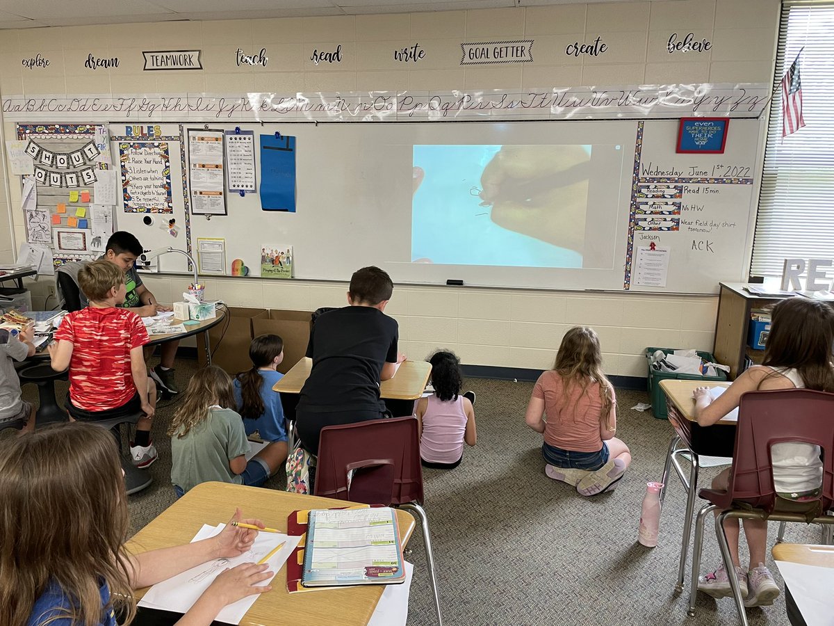 MrsHolthouse's tweet photo. The #HolthouseHeroes enjoyed a directed drawing activity led by one of our classmates for our Extra Fun Day! @Chelsea_Tigers #157cGrows #WeAreChelsea https://t.co/IpnxYw9ihj