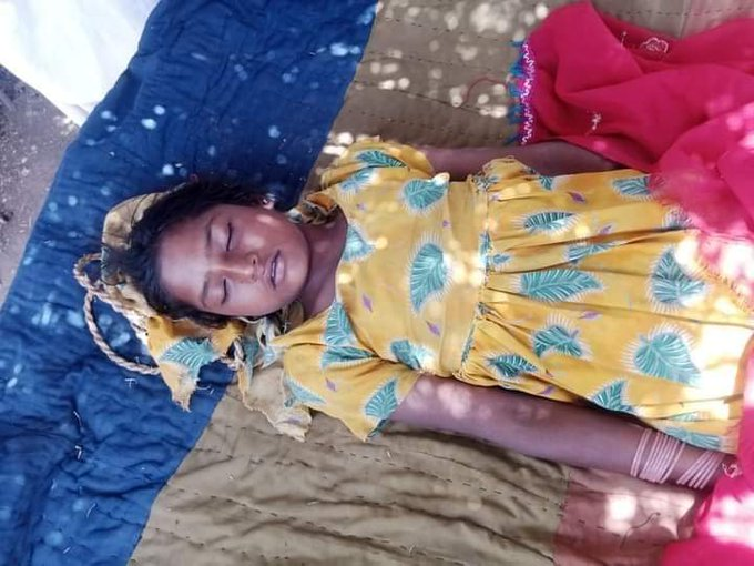CFATM2's tweet photo. Another suicide case in #Sindh: 12 yr old #Hindu girl Vakhto Kohli commits suicide at her home.
Why are only Hindus committing suicide??? Why is there a huge increase in suicide cases in #Pakistan???
#SavePakistanMinority #SaveTheDaughter https://t.co/58OcMf9LWr