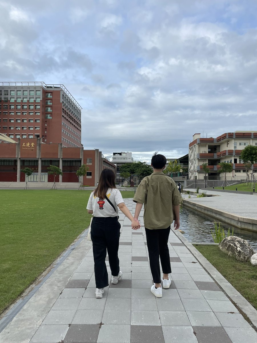 kkausige's tweet photo. 當你閨蜜 拜託你
幫忙拍情侶照的時候
直接閃瞎我的雙眼
😅 https://t.co/8hgX6VtU8m