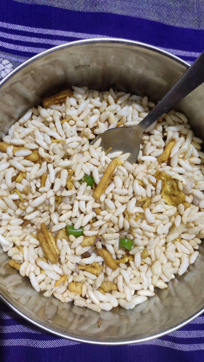 amareshbiswal72's tweet photo. କିଏ ଖାଇବ ଆସ #ଝାଲମୁଢ଼ି
#odiafood #foodsofodisha https://t.co/CN7sNpcnny