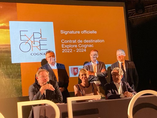 Cognac_Official's tweet photo. La filière #Cognac et une dizaine d’acteurs institutionnels du tourisme signent aujourd’hui, @auxAbattoirs à Cognac, une convention officielle pour faire des #Charentes, une destination oenotouristique de premier plan.
https://t.co/j5xGWqvFkE
#ExploreCognac #infinimentCharentes https://t.co/WOGcn242zE