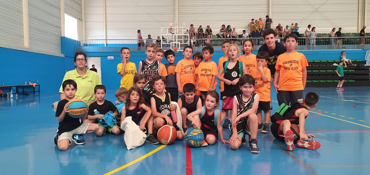basketmairenalj's tweet photo. Ayer nuestros Babys jugaron el primer partido de su vida. Muchas gracias a @Manuela_s13 y al @CBGELVES por la invitación. Se lo pasaron genial y disfrutaron mucho. Gracias también a nuestros entrenadores @irenelg01 y @pablopulido2410 Baloncesto!! @MairenaAljarafe @Aunmetrode https://t.co/zwNKBQOibH