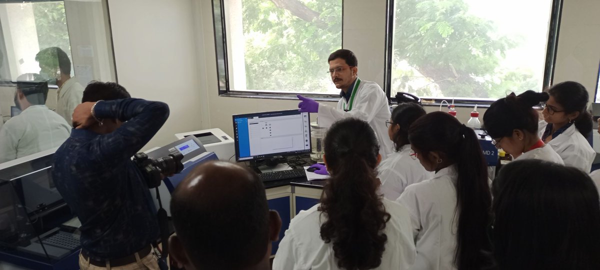 Biologics_W's tweet photo. #dststuti #dststutiICT
Glimpses of #handsontraining on #HPTLC 
#science #pharmacy #characterization #pharmaceuticals #pharmaceutics #drugdiscovery   #bioanalysis #drugdelivery #drugdesign #analysisskills #research #skilldevelopment #scicomm https://t.co/LiHVsSa8zL