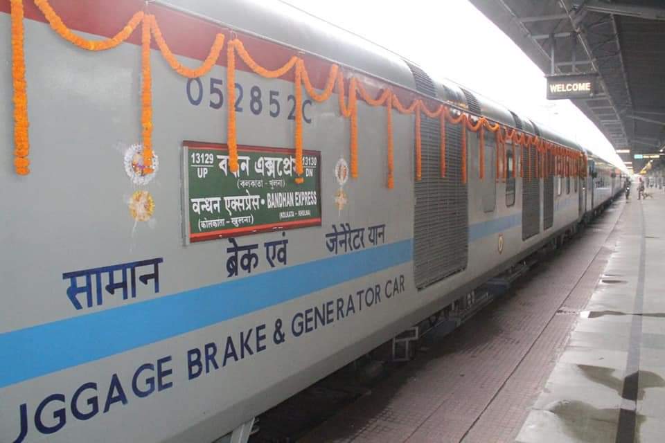 01_bajpai's tweet photo. दो साल के अंतराल के बाद, भारत और बांग्लादेश के बीच #MaitreeExpress and #BandhanExpress #PassengerTrain ट्रेन सेवाएं फिर से शुरू हो गईं |
#IndoBangladeshFriendship #TejRan #Kulgam https://t.co/EAQYFuVmDR