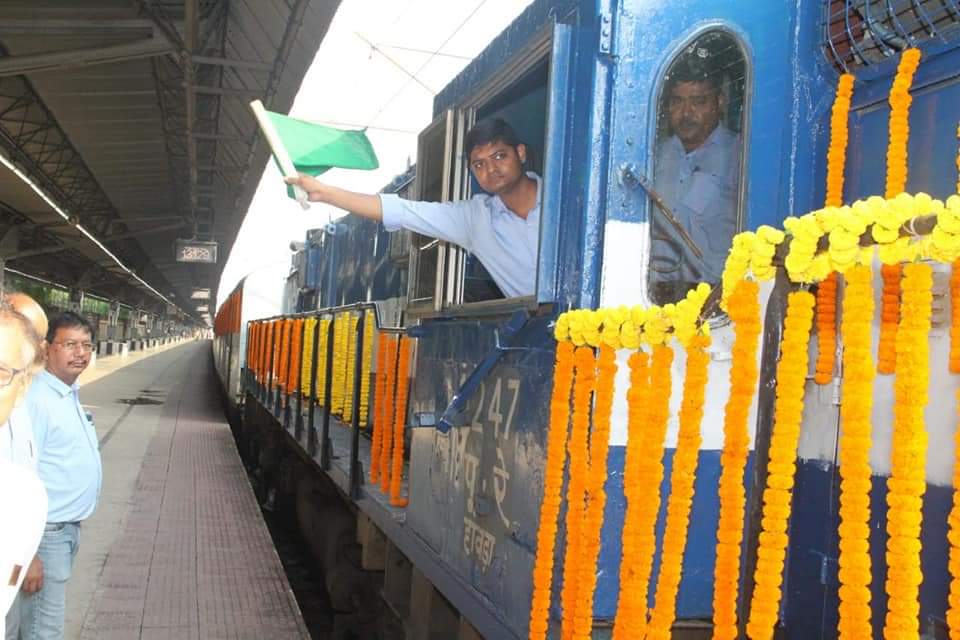01_bajpai's tweet photo. दो साल के अंतराल के बाद, भारत और बांग्लादेश के बीच #MaitreeExpress and #BandhanExpress #PassengerTrain ट्रेन सेवाएं फिर से शुरू हो गईं |
#IndoBangladeshFriendship #TejRan #Kulgam https://t.co/EAQYFuVmDR