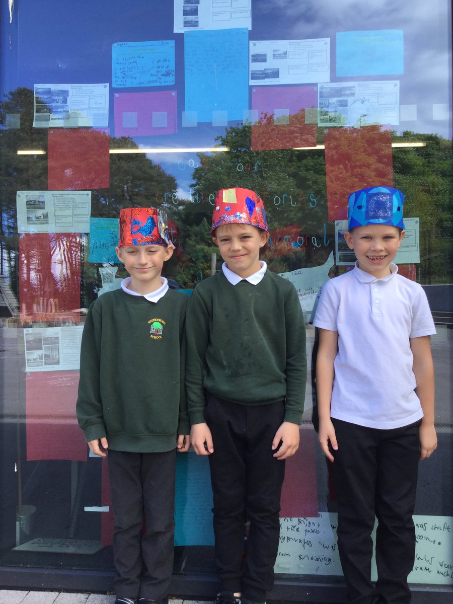 MissKSmith2's tweet photo. We made symmetrical crowns with one or two lines of symmetry #crownsfitforaqueen #creativecrowns #symmetrywithstyle #weachievetogether @Stoneywood_1 https://t.co/C2PEp3USYP