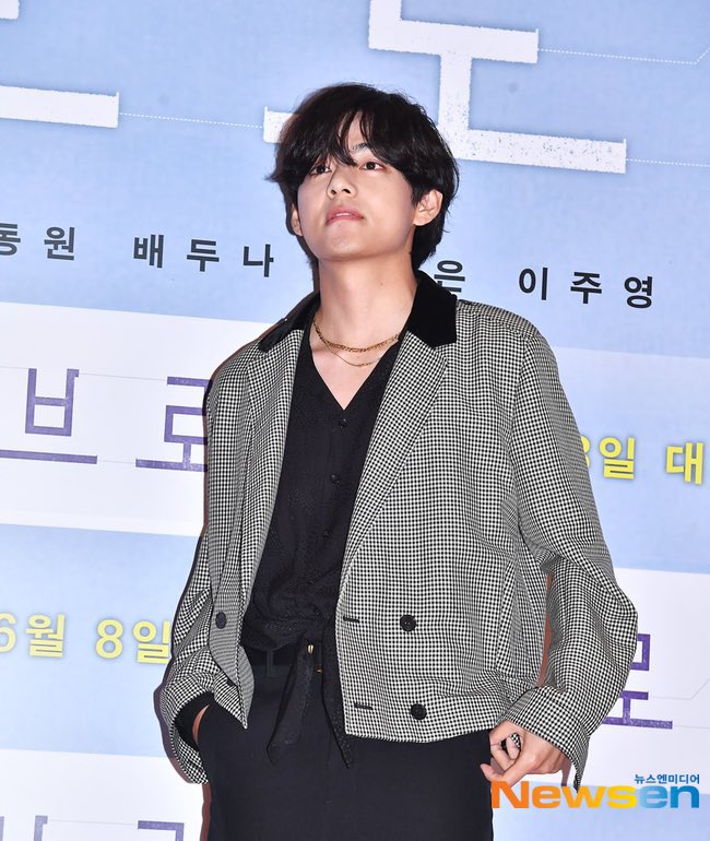 taepoland's tweet photo. Taehyung na pokazie VIP filmu „Broker” https://t.co/ccNma85RDm