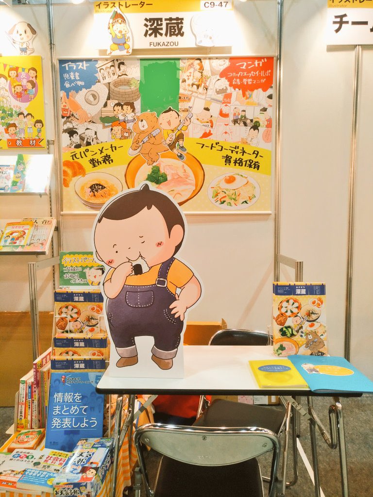 クリエポ、カタログスタンドや名刺ラックにある程度置いてないと取る方も遠慮しちゃうっぽいので、ディスプレ用だけで100くらいはいるかなぁって感じ。(個人の見解) 