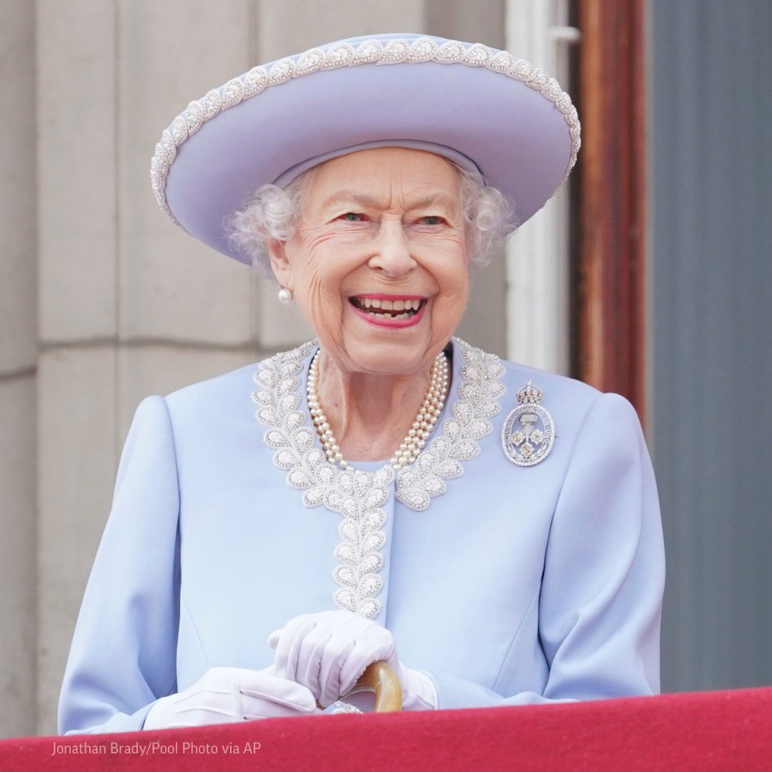 AP's tweet photo. Queen Elizabeth II took a salute on the balcony of Buckingham Palace. She's expected to join the working members of her family again there at the end of the Trooping the Color event, when 70 aircraft are set to roar overhead. https://t.co/77qf9MwYMd https://t.co/4YEwE2D1wW