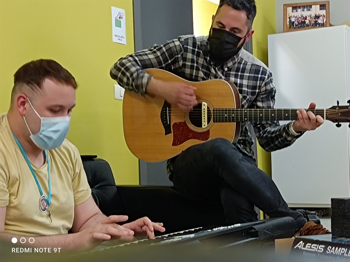 eusonfundacion's tweet photo. Menuda sorpresa tivemos onte!🥳 Retomamos os ensaios de Eu Son Band!! 
Foi unha tarde chea de emocións, moito esforzo e ilusión.🤩👏

#EuSonBand #sinlimites #quererespoder #fundacioeuson #centroocupacional #obradoiroseuson #creandomomentos https://t.co/sSavaNJlbL