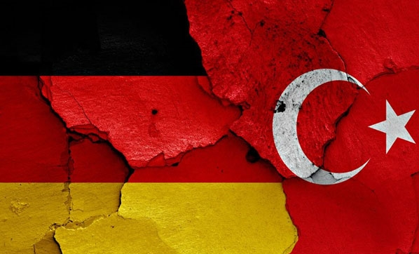 FactCheckingTR's tweet photo. ⚠️Greece maintains its “unlawful stance” that it can expand its territorial waters in the Aegean Sea beyond six nautical miles, which is against the vital interest of Türkiye.

❌It is unacceptable that Germany participates in a smear campaign conducted by Greece against Türkiye. https://t.co/MdCvgdud2H