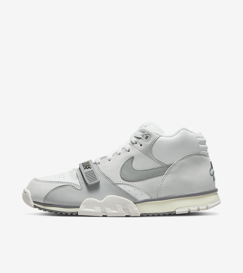 SOLELINKS's tweet photo. Ad: LIVE at 7am PT/10am ET

NBA x Nike Dunk Low EMB 'Chicago'
=> https://t.co/DBnpR3PI1Z

Women's Nike Dunk Low 'Rose Whisper'
=> https://t.co/tDL6CXNrkY

Nike Air Trainer 1 'Photo Dust and Light Smoke'
=> https://t.co/egIGh6VSjc https://t.co/Rk4YUQ6eA8