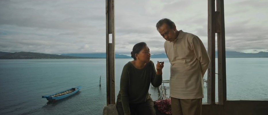 TarizSolis's tweet photo. Mudah menyebut 'Ngeri Ngeri Sedap' sebagai salah satu film Indonesia terbaik. Kisahkan sepasang orang tua yg pura-pura akan bercerai agar anak mereka yg merantau mau pulang, film ini terasa personal, hangat &amp; menusuk. Hati-hati, 30 menit terakhirnya akan membuat air matamu habis! https://t.co/OZfRJpaXAu