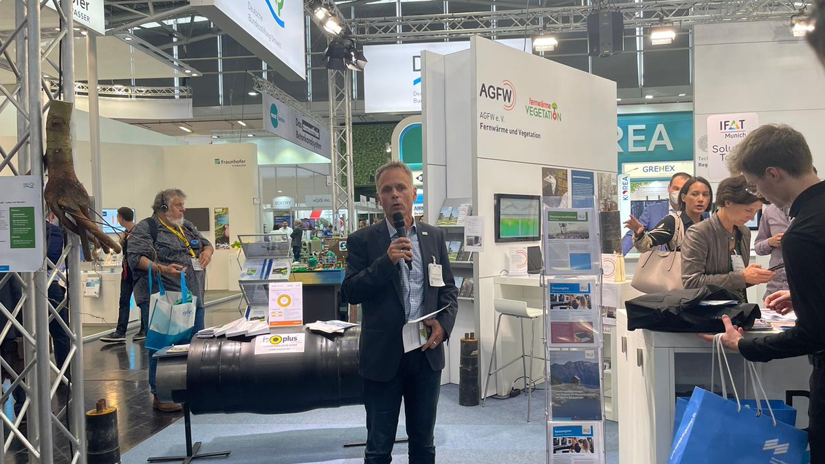 Exemplary #solutions for the #waterconscious city of the #future: The #solutionstour by the <a href="/umweltstiftung/">DBU</a>  and #IFAT with <a href="/wasserbetriebe/">Wasserbetriebe</a> and @dwa_ev shows ways in which #urban areas in particular can arm themselves against extreme weather events. #IFAT2022 #spongecity