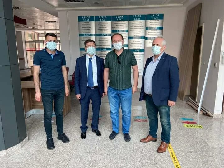 burhaniyeilceak's tweet photo. İlçe Yönetim Kurulu Üyemiz Halide İkbal Adaş’ın tedavisi devam eden kıymetli anneleri Emine Hamiyet teyzemizi, İlçe Yönetim Kurulu Üyemiz Turhan Güler’in ameliyat olan kıymetli anneleri Güler teyzemizi ziyaret ederek geçmiş olsun dileklerimizi ilettik. https://t.co/wT7DdII9MB