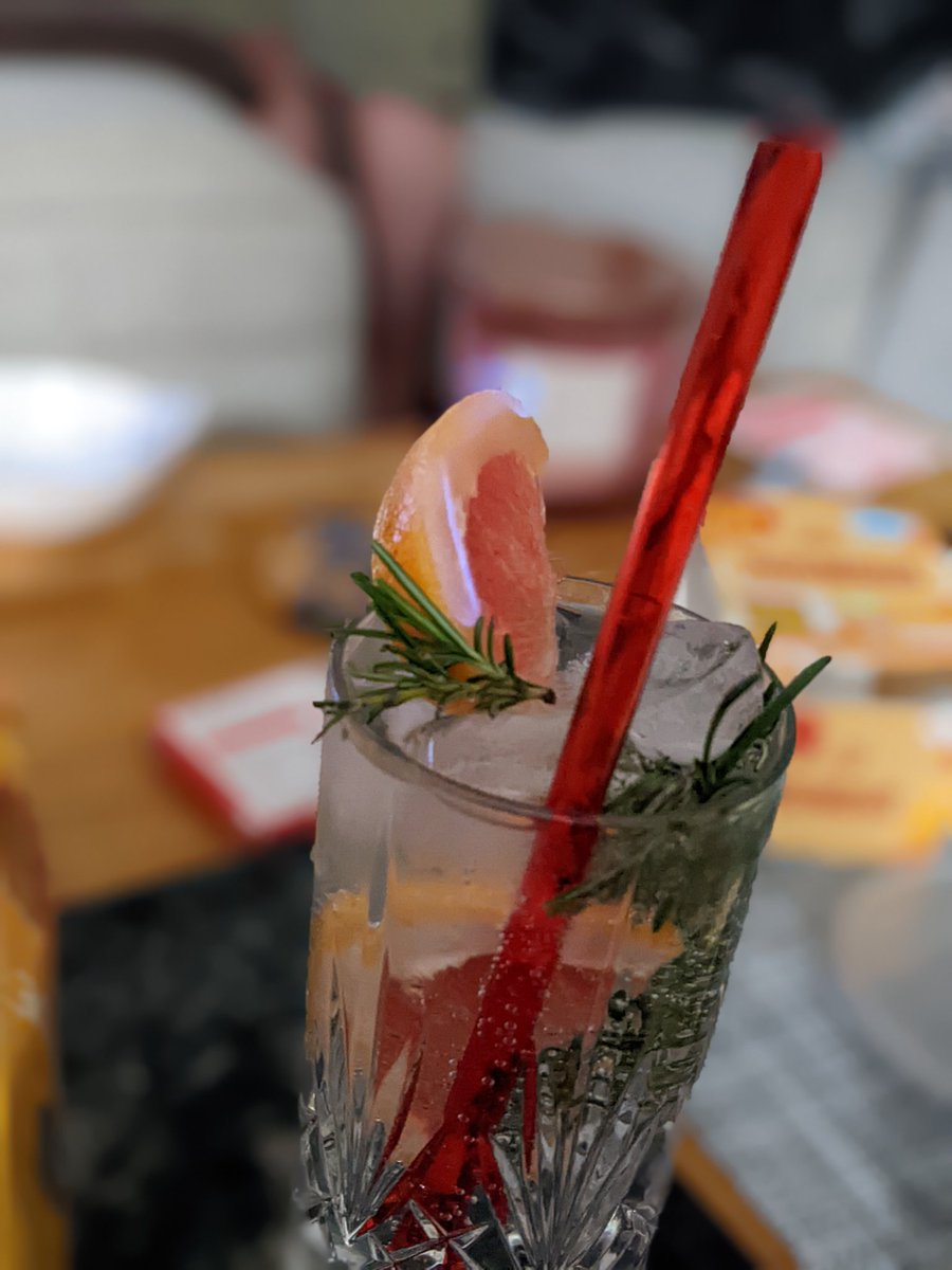 bekilamb's tweet photo. @AldiUK #AldiPlatinumPrizes 🍹🍹🍹gin and tonic with #allaldi ingredients of course https://t.co/3STpk42i4b