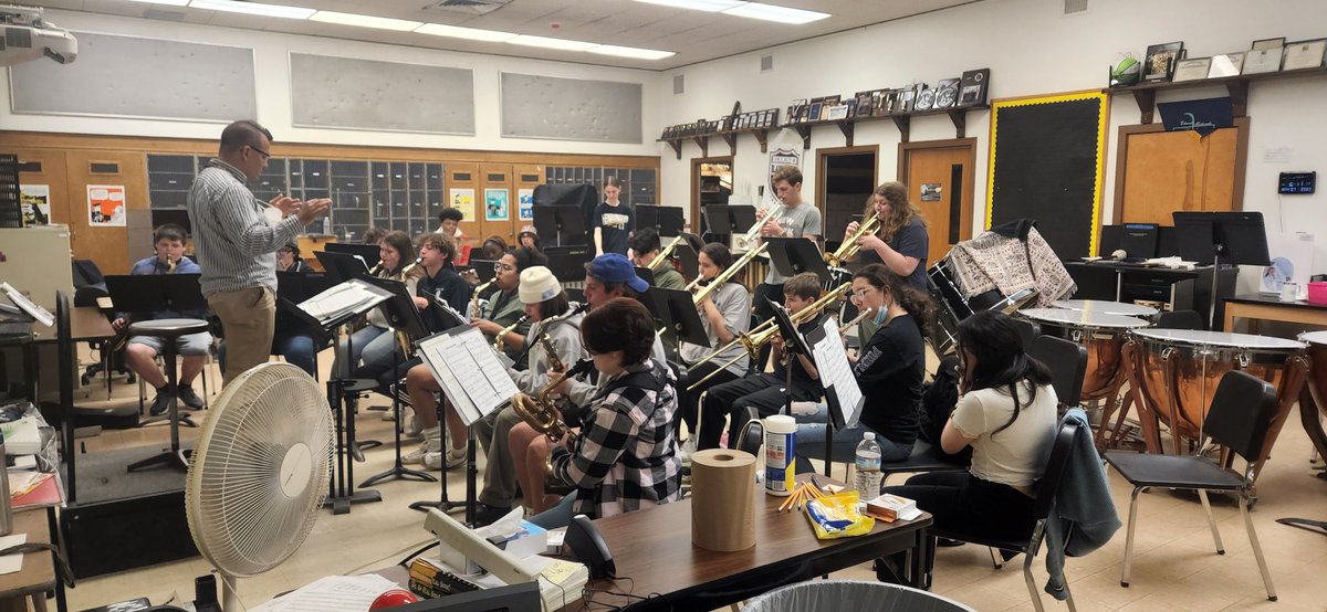 It’s great to see #SCSDArts bringing our students together! <a href="/CorcoranCougars/">Corcoran High School</a>, <a href="/HenningerSCSD/">Henninger High School</a>, <a href="/NottinghamSCSD/">Nottingham High School</a> &amp; <a href="/Lincoln_SCSD/">Lincoln Middle</a> students joined forces to experience full ensemble performances in Concert Band &amp; Jazz Band - they'll be performing throughout the community this month!