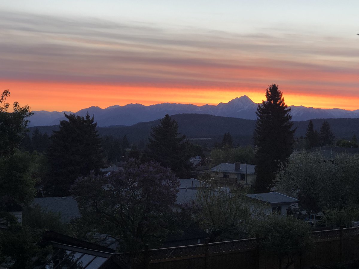 robin_hicks1's tweet photo. Mother Nature’s reward for getting up early  #goodmorning https://t.co/MjEEaiHaRb