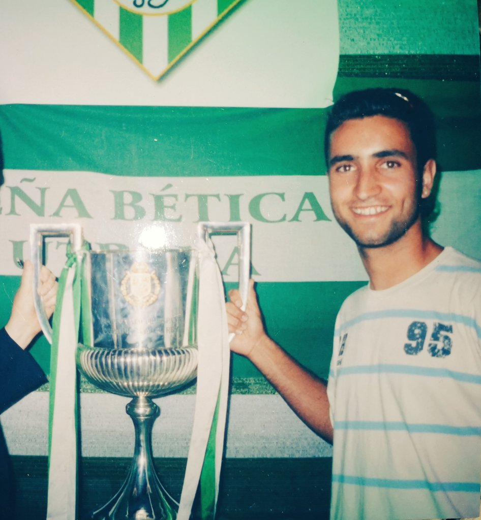 pleitel21's tweet photo. Y cuanta verdad eso que dicen, que el primer amor nunca se olvida... @RealBetis la copa oé!! https://t.co/dGVzQ4jmVW