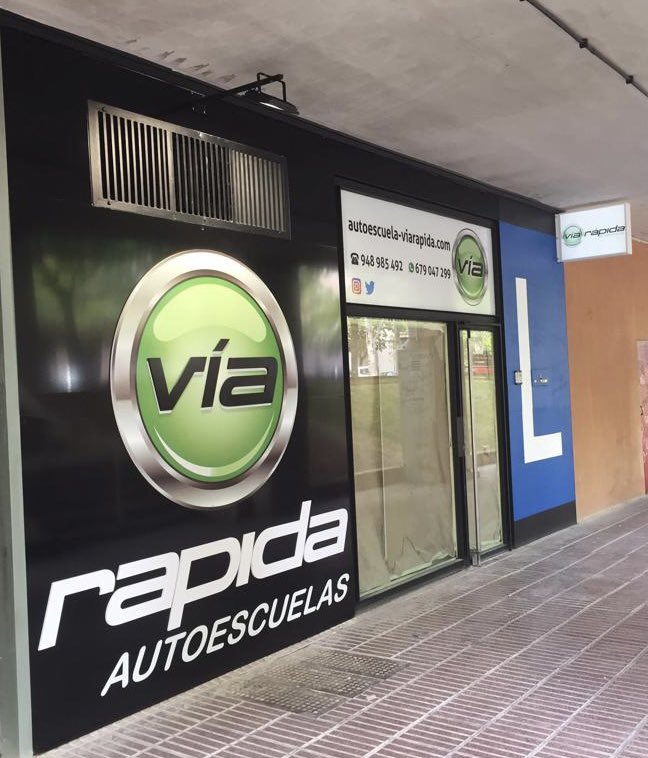 viarapida1's tweet photo. Finalizado el escaparate de nuestras nuevas instalaciones ( aún falta el acento en rápida) https://t.co/rwYv48N2fa