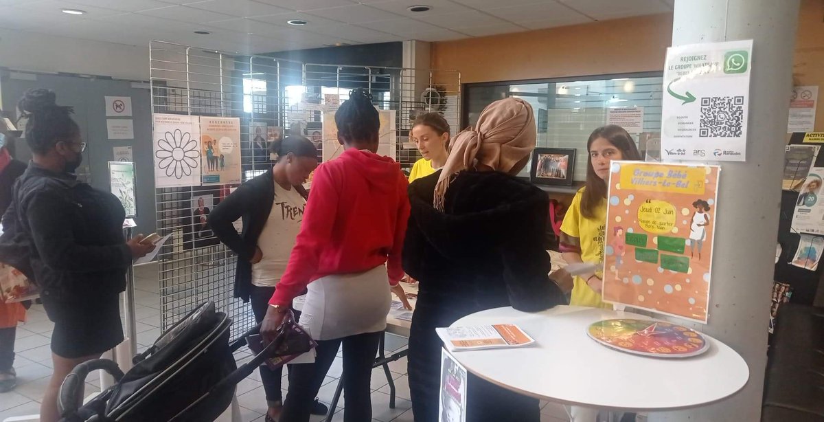 IRenaudot's tweet photo. Rencontre des futurs parents à l'occasion du #ForumMaternité organisé par le CCAS de @Villierslebel : un moment d'accueil des nouveaux membres dans le groupe d'habitant.e.s relais et d'échange autour du #SuiviDeGrossesse. 
RDV le 16.06 pour le prochain atelier au CSC Boris Vian. https://t.co/x2nZsscr4D