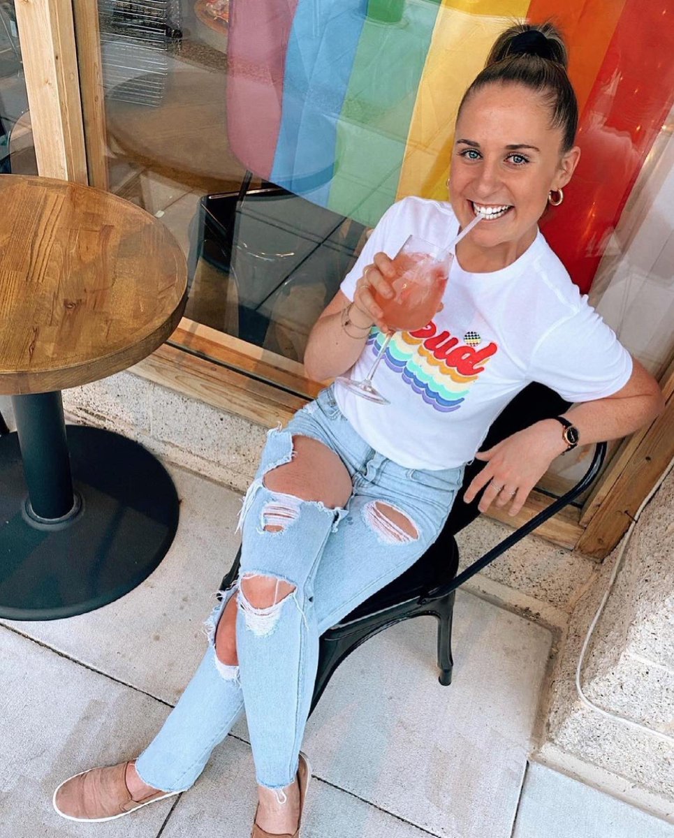 LindseyFarrell2's tweet photo. 7 years ago I felt lighter.“The only thing that was ever wrong with me was my belief that something was wrong with me. Love is never wrong. I just know myself well enough now to know what I love, and that’s a blessing.” @GlennonDoyle @AbbyWambach 

🏳️‍🌈🫶 #happypride https://t.co/353EIfqRzf