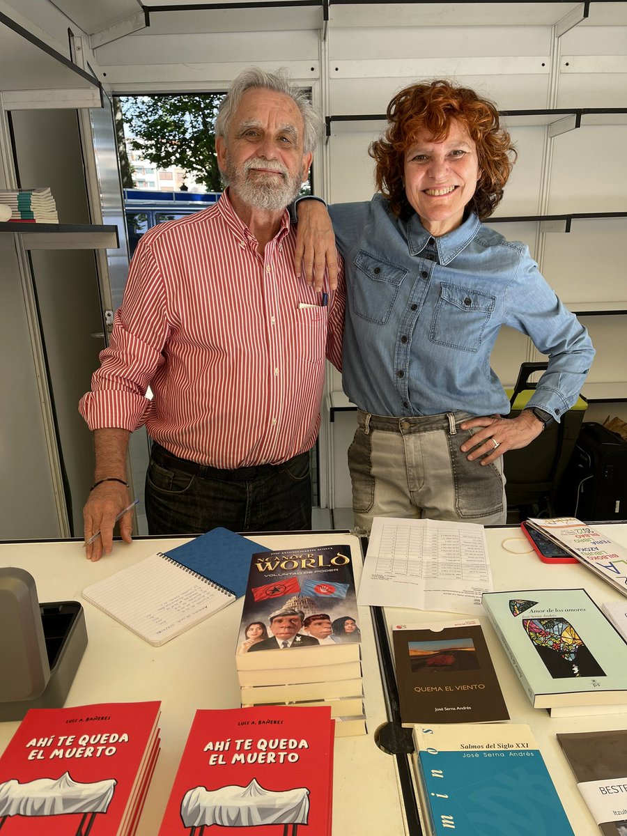 7Josean7's tweet photo. 📚En la #FeriaLibroBilbao con @jmaurab y María Eugenia Salaberri de la @AEEEIE desde hoy podéis adquirir #Neanderworld y aquí también 👉🏻 https://t.co/wD4HIG5yN2 https://t.co/bjHApz6QlM