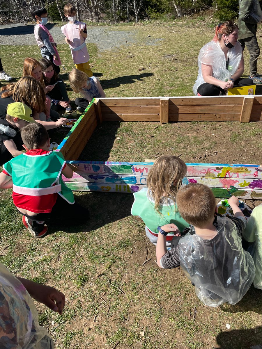 Great team work has been happening at <a href="/egwps/">École Grosvenor-Wentworth Park School</a> as the EXCEL students and the learning centre build, paint, plant and care for their new gardens! Thanks @HRCEHealthPromo for helping this project come together!  #SeeWhatImGrowing.