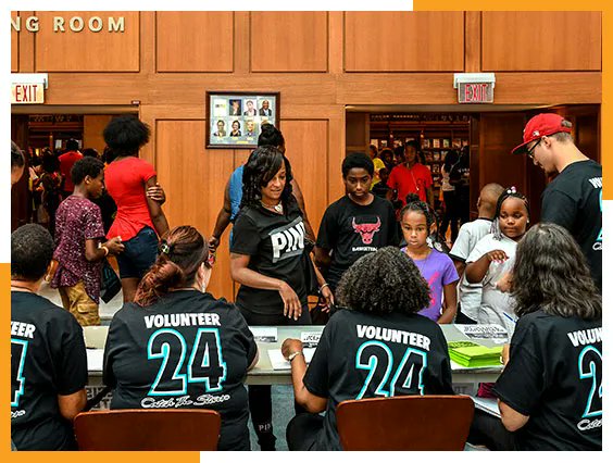 Catchthestars24's tweet photo. We’re always looking to add to our already awesome Volunteer Team! Many #youth lack positive Mentors to encourage them to reach for the stars. Giving them your time and attention makes a world of difference. https://t.co/DRStsr1M0R #ctsf https://t.co/LpCOokrkTb