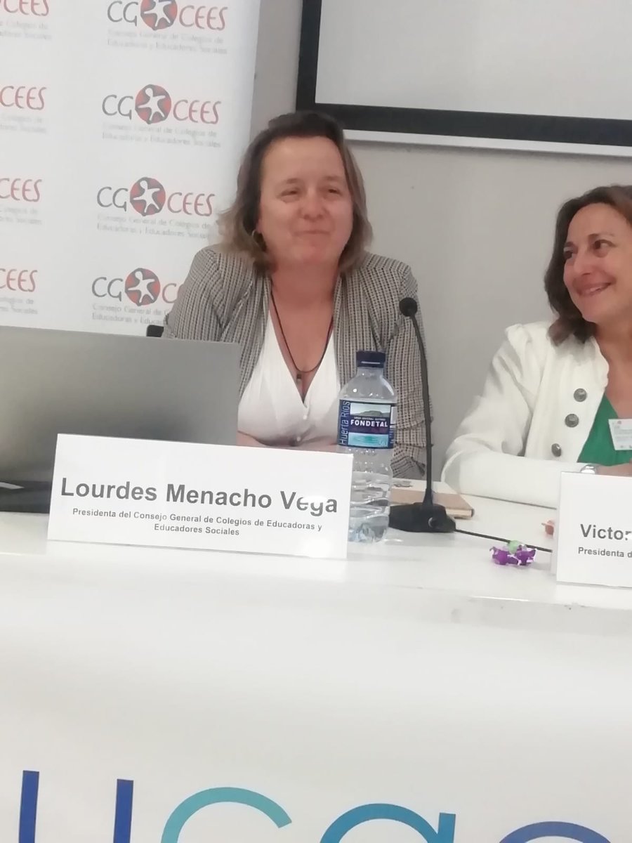 La mesa Educación Social y Universidad: recorridos y retos para la profesionalización nos ha dejado un debate en el que se ha verbalizado la unión necesaria y cercana de la profesión y la Academia, defender nuestra profesión y trabajar corporativamente como el colectivo que somos