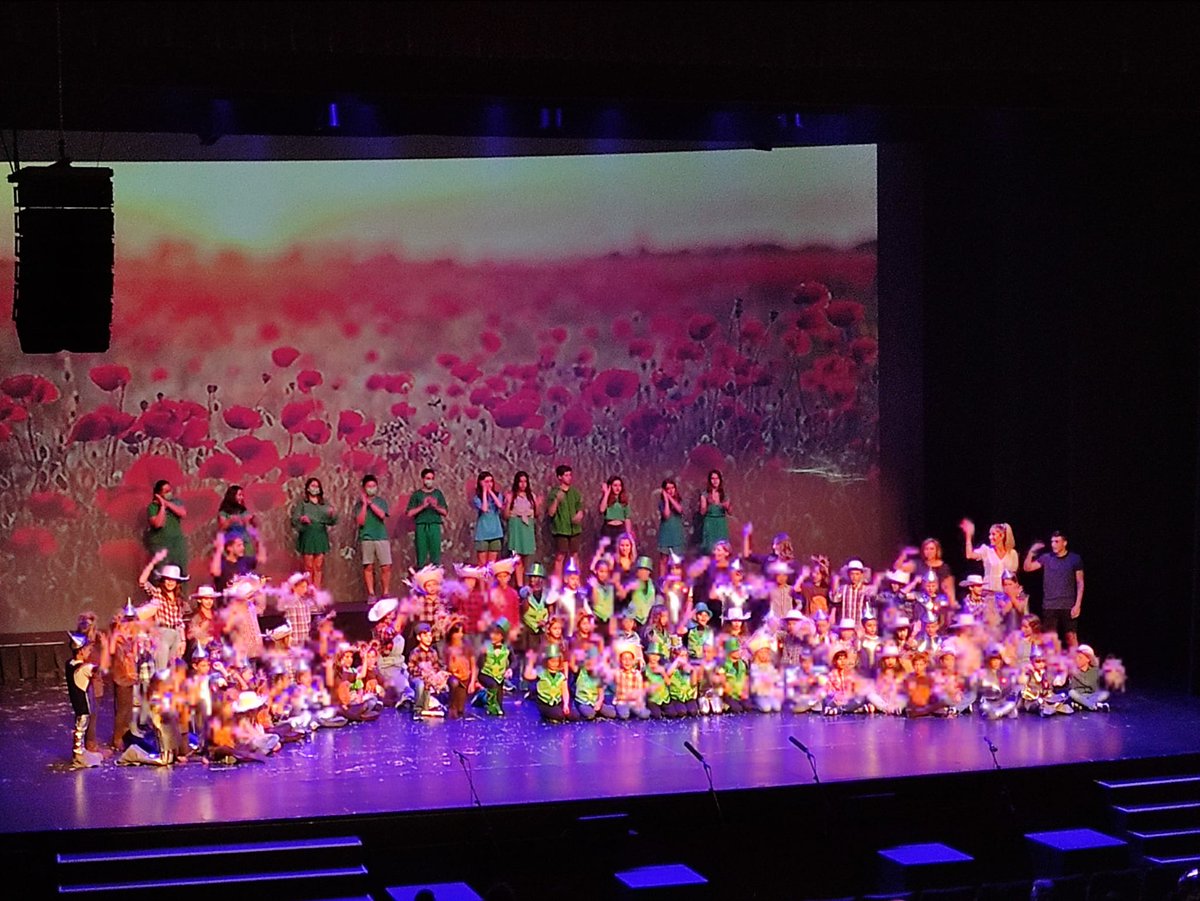 Estrena del musical El Màgic d'Oz🌈🌟🌈 <a href="/EscolaMMP/">Escola MIQUEL MARTÍ I POL</a> <a href="/InsTorreRoja/">Institut Torre Roja</a> #Viladecans Esforç, constància i treball en equip. #aprenentatgecooperatiu #èxiteducatiu