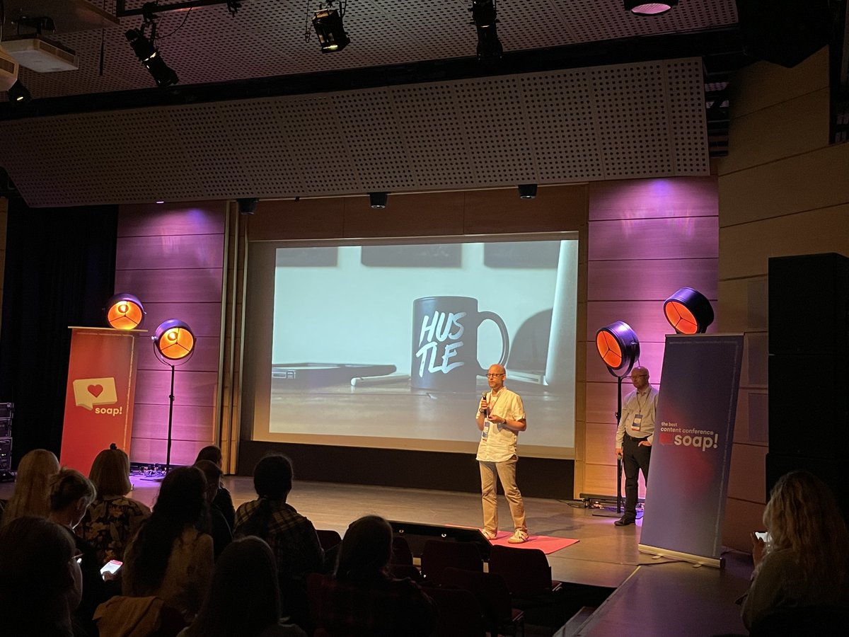 A powerful duo @LanceElyot and Jacek Lawrecki share their insights on the Creator Economy. Lance highlights that imperfection is an asset! 🌟 

#soapconf #soapersROCK #soapSpeakersROCK #techcomm