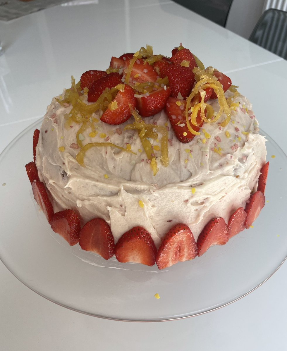 egomum's tweet photo. @bbcgoodfood Nadiya’s strawberry lemonade cake for our street party today 😊 https://t.co/qiJi886Aam