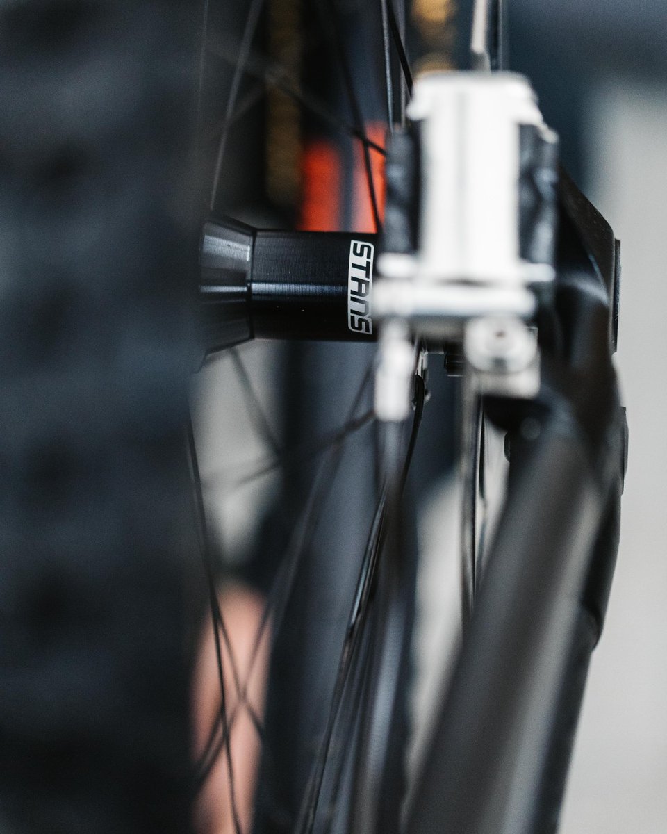athertonracing's tweet photo. The wheel set up that we ran at Fort William 👇
"We ran a relatively low spoke tension to allow the wheel to comply around the rocks and some of the flatter corners to provide more grip and a more predictable bike" Ben Lovell
#stansnotubes https://t.co/KcHtEuc7ea