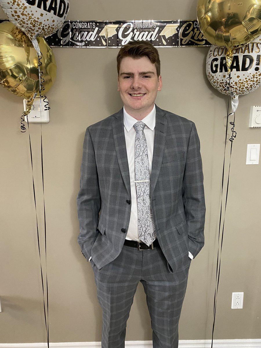 zoesteiner2's tweet photo. Congratulations on your Bachelor of Mechanical Engineering, Andrew! 👨🏻‍🎓🥳 #MUNgrad2022 https://t.co/Ga7v9Iqmqw