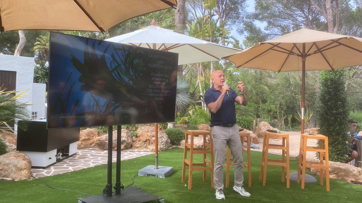 visitformentera's tweet photo. Empieza en #Formentera el Congreso Internacional de Viajes y Comunicación con @ManuSanFelix hablando de los secretos que se esconden en nuestros mares y océanos, y de lo que podemos hacer para viajar como se meeece el planeta: AMABLEMENTE. 🌱💚
#TurismoSostenible #vyco https://t.co/4rwJz982IA