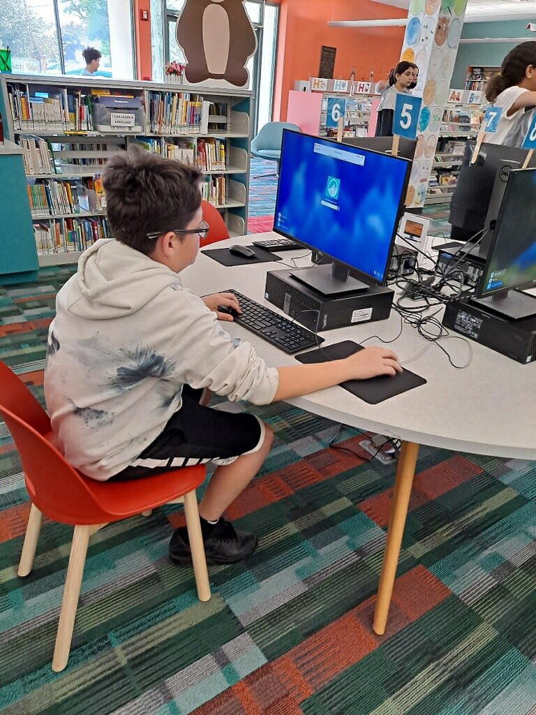 nancyk32's tweet photo. Sixth grade fun at the library Harkala, Ryan, Janosky #cridgepride https://t.co/0KJvF8DuvW