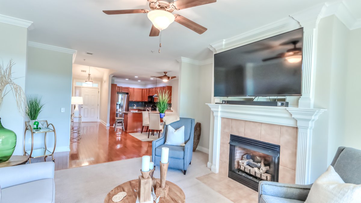 jumperhomes's tweet photo. Lake Living - Gated community at Hammock Bay!  This beautiful unit is 3 bedrooms and 2 full bath with another half bath!  Almost 1700sf!  Master bedroom on main level of the unit and 2 additional rooms upstairs.  Don't miss out on this gorgeous Hammock Bay unit! https://t.co/iQJbDfvL1K