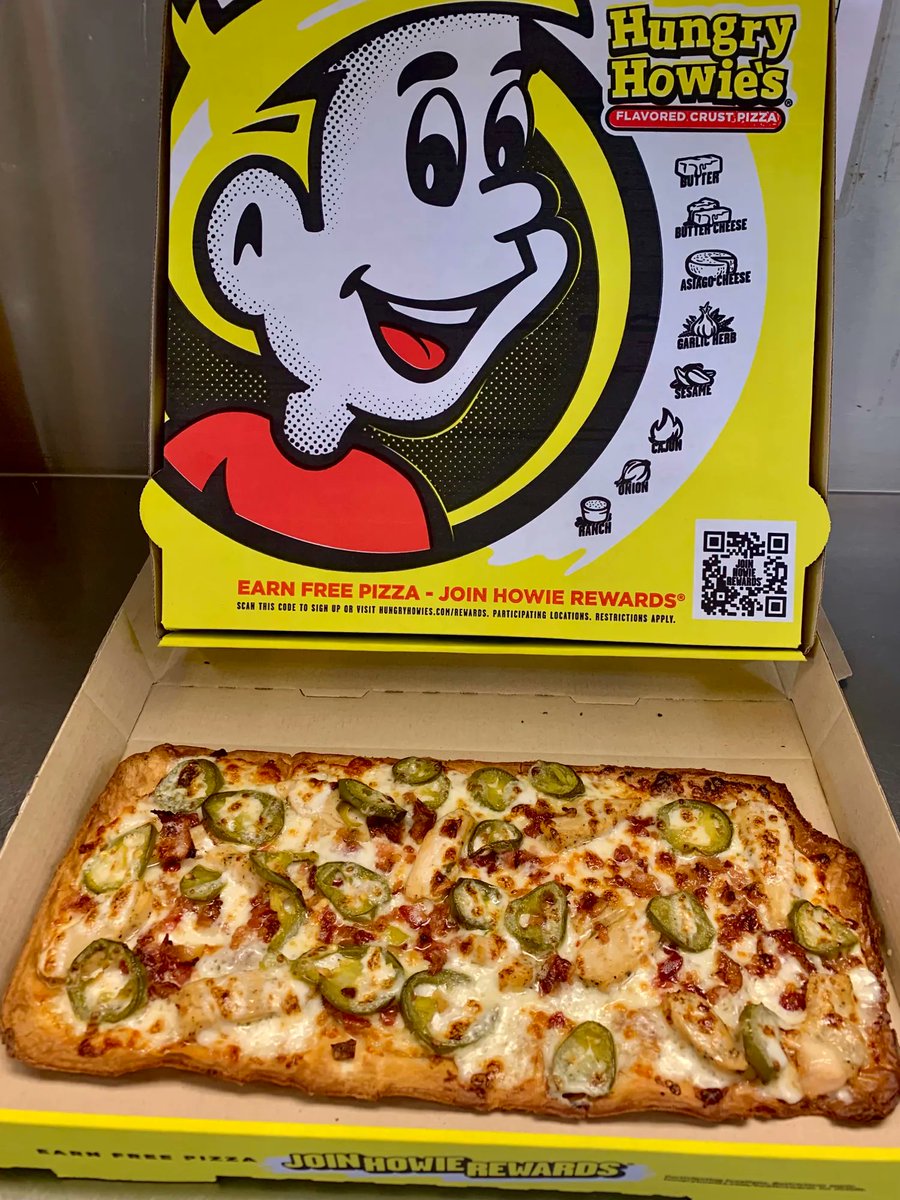 HowieTulsa's tweet photo. This CBR pizza has a spicy addition to it 😋
#howiedoit #hungryhowies #pizza #yum #famousforflavor #flavoredcrust #tulsa https://t.co/oACjzwYVRq