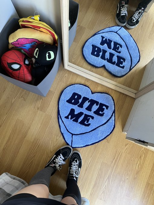 Got a custom rug made by one of my pals and I adore it 🥺 ig:rug.bratss https://t.co/CMCM49kk5X