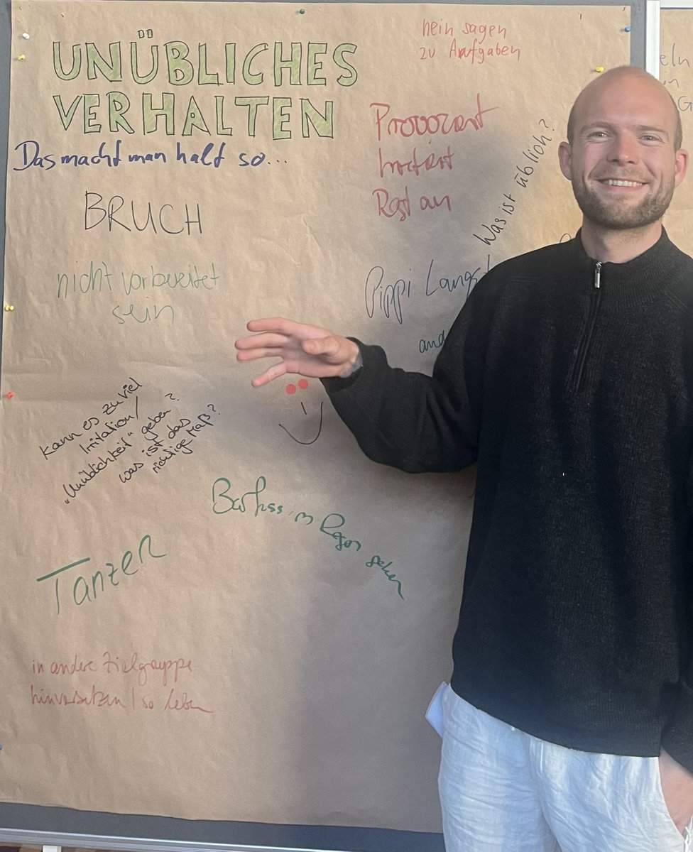 Vier #Transformationsprinzipien?

#Transformation ist ein Akt der #magischenAnziehung, der durch #emergenteIntelligenz, #fraktalesBewusstsein und radikal #ungewöhnlichesVerhalten katalysiert wird.

Mit <a href="/elejansen/">Ele Jansen</a> auf der #Reallabor-Tagung <a href="/KAT_Karlsruhe/">Karlsruher Transformations­zentrum (KAT)</a>.