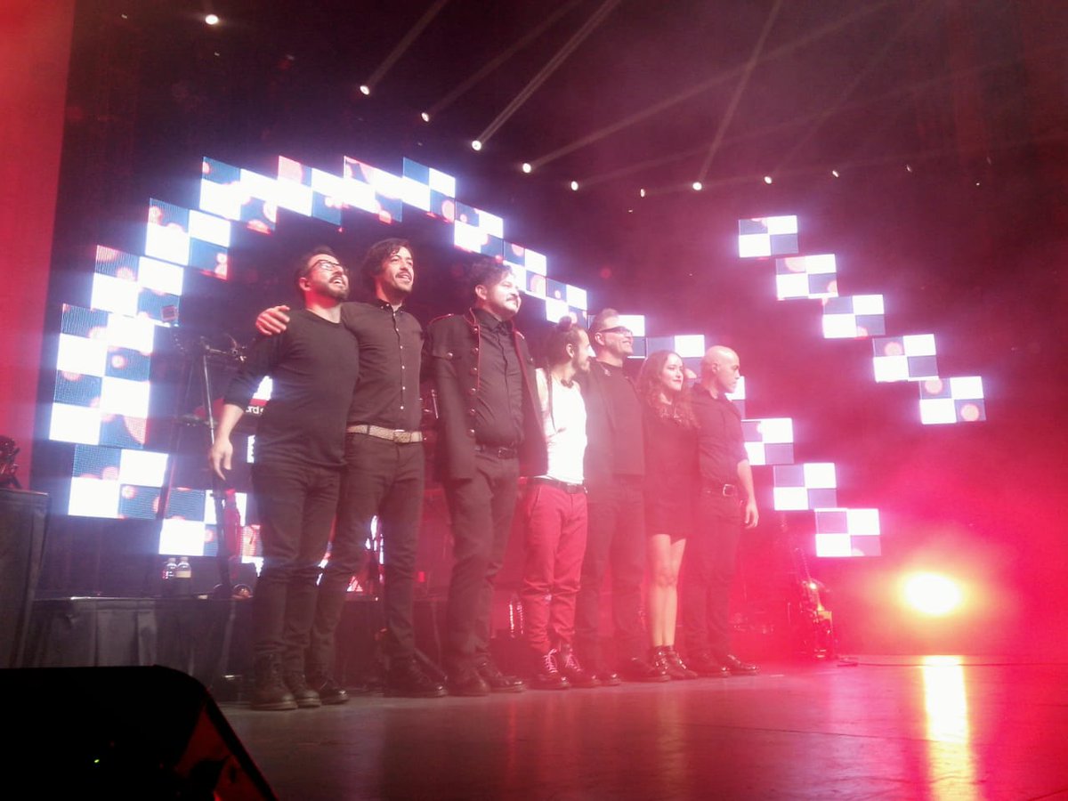 BerGuSa's tweet photo. @cafetacvba El mejor el último show del auditorio nacional en la gira por el aniversario del re, me gane boletos en fila cero jamás dejamos de bailar y brincar #CafeTacvba   #QueSigaElTaconazo https://t.co/jioSDNAML4